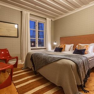 Zimmer mit Kingsize-Bett